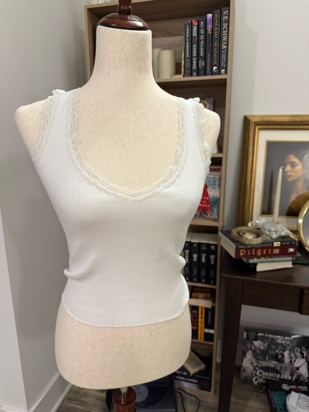 BRANDY MELVILLE | White Lace Trim Ribbed Tank Top